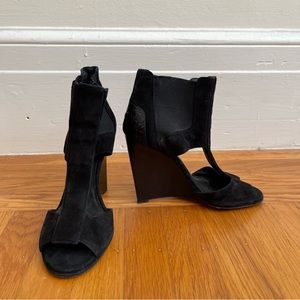 BCBGMaxAzria Black Heel Wedge Size 7